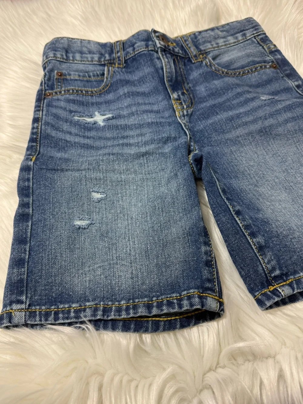 The Children’s Place Distressed Denim Shorts - Boys Size 8 in Medium Wash